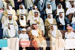 02-12-1996_المغفور له (بإذن الله) الشيخ زايد يشهد العرض العسكري