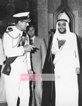 الشيخ خليفة بن زايد آل نهيان و الأمير فيليب في عام 1979.