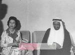 المغفور له بإذن الله الشيخ راشد آل مكتوم و سمو الملكة إليزابيث في عام 1979.