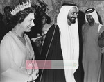 المغفور له بإذن الله الشيخ راشد آل مكتوم مع سمو الملكة إليزابيث أثناء حفل العشاء.