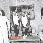 30-7-1976 _المغفور له (بإذن الله) الشيخ زايد يحضر افراح ال فهيم