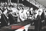 1988_الشيخ زايد يرعى حفل تخرج الدفعة السابعة بجامعة الإمارات العربية المتحدة